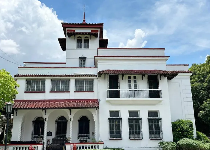 Apartment Miranamin Nest Kamantigi - Two Bed In Historic With Luxury Indoor Plunge Pool, Garden Access, Self-service Breakfast, Guest Kitchen, Pet-friendly Manila