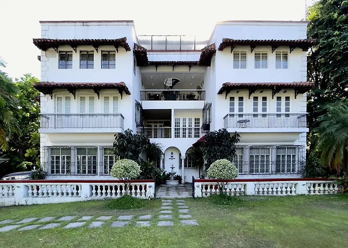 Miranamin Nest Kamantigi - Two Bed In Historic With Luxury Indoor Plunge Pool, Garden Access, Self-service Breakfast, Guest Kitchen, Pet-friendly Apartment Manila