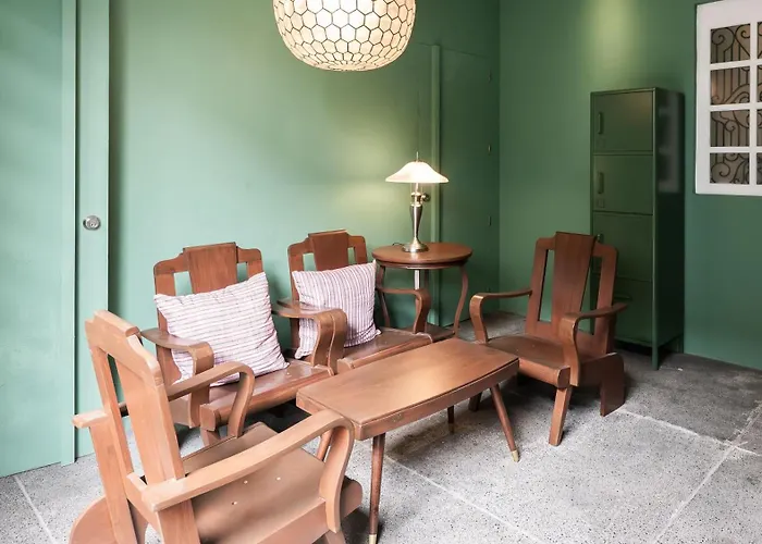 Apartment Miranamin Nest Kamantigi - Two Bed In Historic With Luxury Indoor Plunge Pool, Garden Access, Self-service Breakfast, Guest Kitchen, Pet-friendly