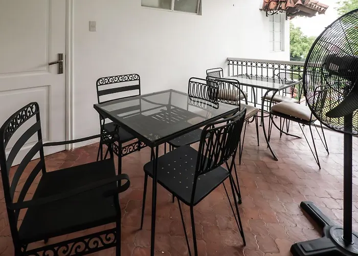 Apartment Miranamin Nest Kamantigi - Two Bed In Historic With Luxury Indoor Plunge Pool, Garden Access, Self-service Breakfast, Guest Kitchen, Pet-friendly Manila