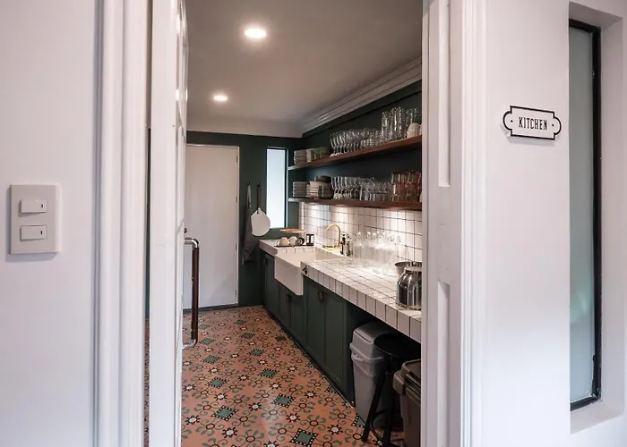 Miranamin Nest Kamantigi - Two Bed In Historic With Luxury Indoor Plunge Pool, Garden Access, Self-service Breakfast, Guest Kitchen, Pet-friendly *