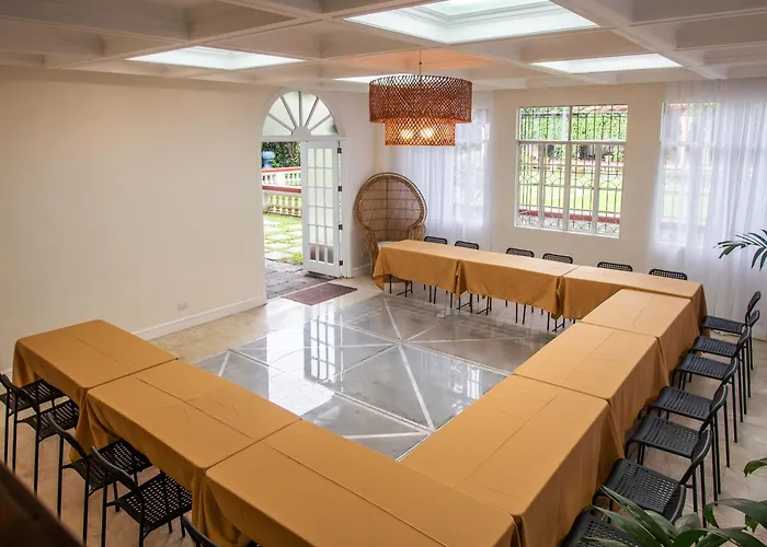 Miranamin Nest Kamantigi - Two Bed In Historic With Luxury Indoor Plunge Pool, Garden Access, Self-service Breakfast, Guest Kitchen, Pet-friendly * Manila