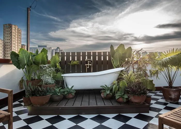 Apartment Miranamin Nest Kamantigi - Two Bed In Historic With Luxury Indoor Plunge Pool, Garden Access, Self-service Breakfast, Guest Kitchen, Pet-friendly
