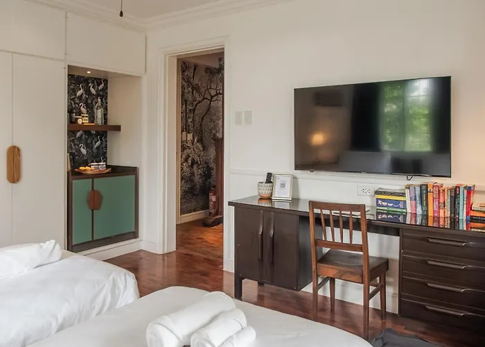 Miranamin Nest Kamantigi - Two Bed In Historic With Luxury Indoor Plunge Pool, Garden Access, Self-service Breakfast, Guest Kitchen, Pet-friendly
