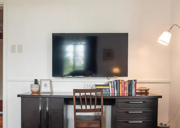 Miranamin Nest Kamantigi - Two Bed In Historic With Luxury Indoor Plunge Pool, Garden Access, Self-service Breakfast, Guest Kitchen, Pet-friendly Apartment *