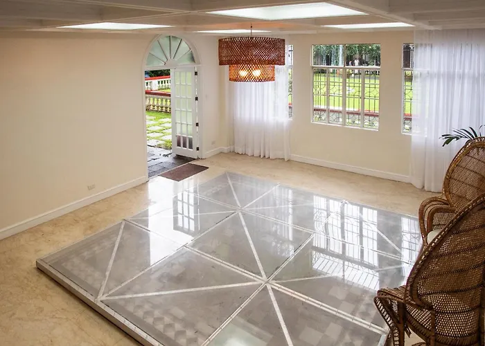 Miranamin Nest Kamantigi - Two Bed In Historic With Luxury Indoor Plunge Pool, Garden Access, Self-service Breakfast, Guest Kitchen, Pet-friendly Apartment *