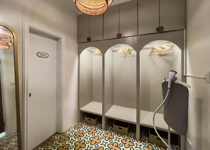 Miranamin Nest Kamantigi - Two Bed In Historic With Luxury Indoor Plunge Pool, Garden Access, Self-service Breakfast, Guest Kitchen, Pet-friendly Apartment *