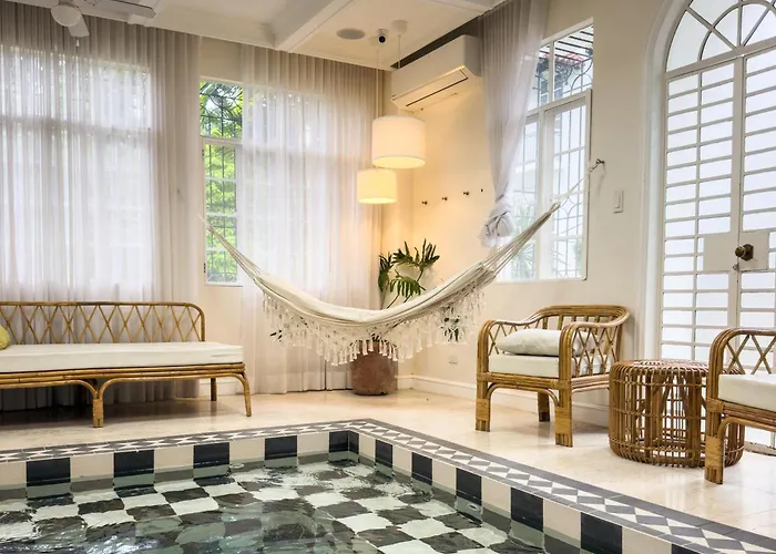 Miranamin Nest Kamantigi - Two Bed In Historic With Luxury Indoor Plunge Pool, Garden Access, Self-service Breakfast, Guest Kitchen, Pet-friendly *